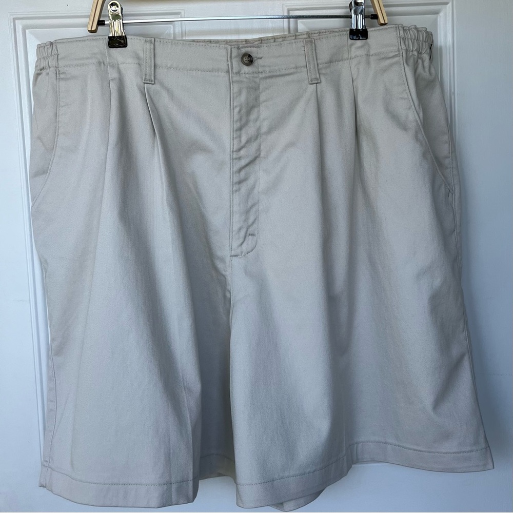 •Lee• High-Rise Twill Pleated Khaki Shorts - Size 26W